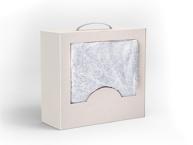 Картонный чемоданчик с ручкой из мелованного белого микрогофрокартона, с прозрачным окном, 255х255х90 мм